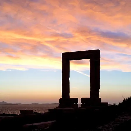 Naxos Budget Friendly 3 Min Walk From Port Apartamento